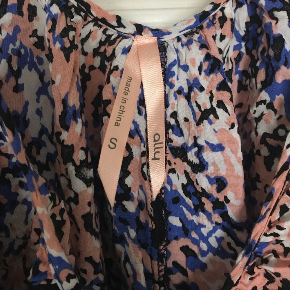 Flowy Multi-Color Tank Top - Picture 3 of 3